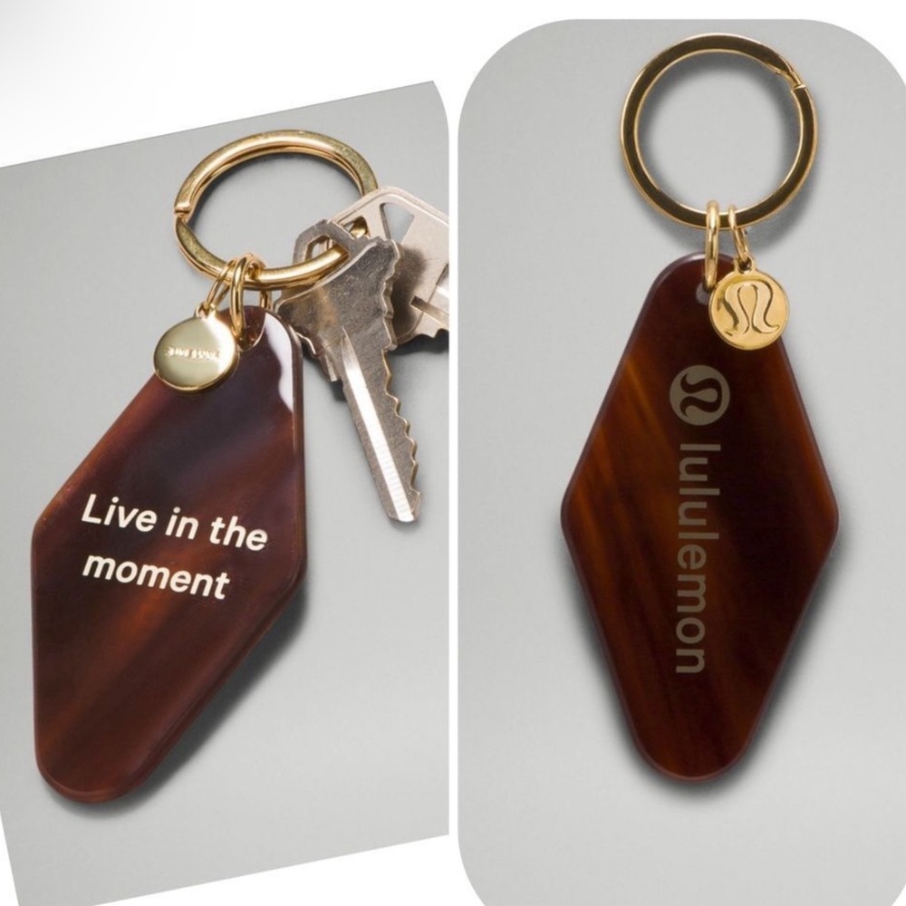 NWT Lululemon Diamond Shape Keychain